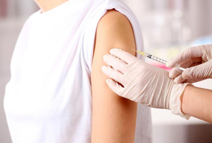 f_philippot's tweet photo. Le grand média américain ABC News vient de publier la nouvelle étude de la #FDA américaine sur les #injections #covid et c’est du très lourd !

➡️ « Selon une nouvelle étude financée par la FDA, les personnes âgées qui ont reçu le rappel COVID de l'année dernière et une version à haute dose du vaccin contre la grippe au cours de la même visite peuvent présenter un risque potentiellement accru d'accident vasculaire cérébral (AVC). Les experts soulignent que ces résultats sont préliminaires. »

➡️ Est-ce que ça a été dit aux gens concernés ? Non évidemment. Est-ce que ça leur est dit cette année ? Toujours pas ! Les clips publicitaires tournent en boucle !

Alors faisons le boulot en diffusant ici ! Vérité et justice !