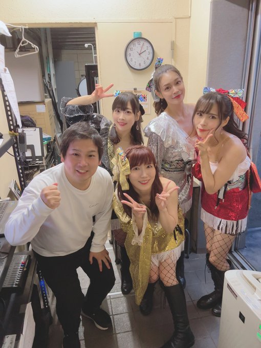 先日はGGG定期ライブでした🎤🎶皆様ありがとうございました☺️✨️ハロウィンということでメンカラチェンジしてみました🙌✨ 次回は11/18(土)お昼に8周年記念ライブです✨️めめたんと一緒にライブできるのもあと2回🥲後悔のないように！！ぜひ初めての方もご無沙汰の方も遊びに来てくださいね🥹💓