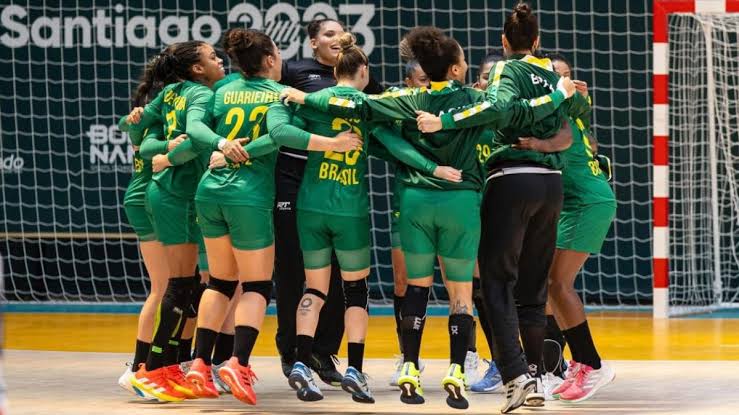 ZNHandebol's tweet photo. PARIS É LOGO ALI!
É OURO 🇧🇷🇧🇷🇧🇷
HEPTACAMPEÃO PANAMERICANO
ISSO É A HEGEMONIA BRASILEIRA 🥇
VOCÊS FORAM MARAVILHOSAS!

PARABÉNS, LEOAS! 🦁

TAMO JUNTO!

#handebol #handball https://t.co/e4rLAxe7nV