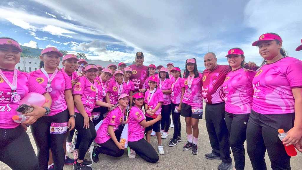 PromCarabobo's tweet photo. #30Oct🗓️#PROMCarabobo🇻🇪📍Nuestro CG M/G Elio Estrada Paredes y la Pdta. del Comité de Acción Social, May. Ruth Rangel de Estrada encabezaron actividad deportiva, como parte de las actividades enmarcadas en la lucha y prevención del cáncer de mama🎀
#PasiónYEsfuerzo
@ElioEstrada18 https://t.co/WiTmhIRjCO