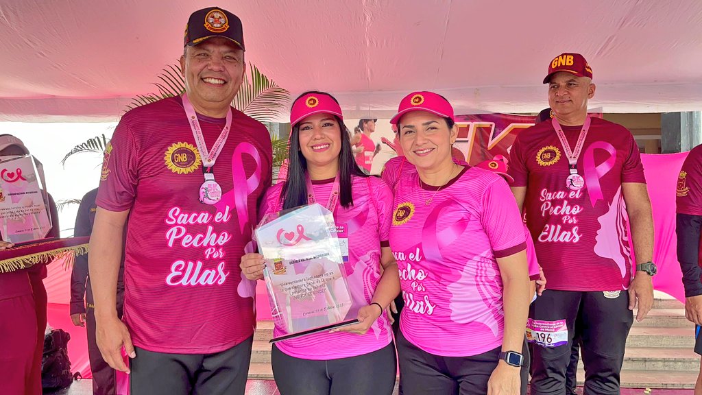 PromCarabobo's tweet photo. #30Oct🗓️#PROMCarabobo🇻🇪📍Nuestro CG M/G Elio Estrada Paredes y la Pdta. del Comité de Acción Social, May. Ruth Rangel de Estrada encabezaron actividad deportiva, como parte de las actividades enmarcadas en la lucha y prevención del cáncer de mama🎀
#PasiónYEsfuerzo
@ElioEstrada18 https://t.co/WiTmhIRjCO
