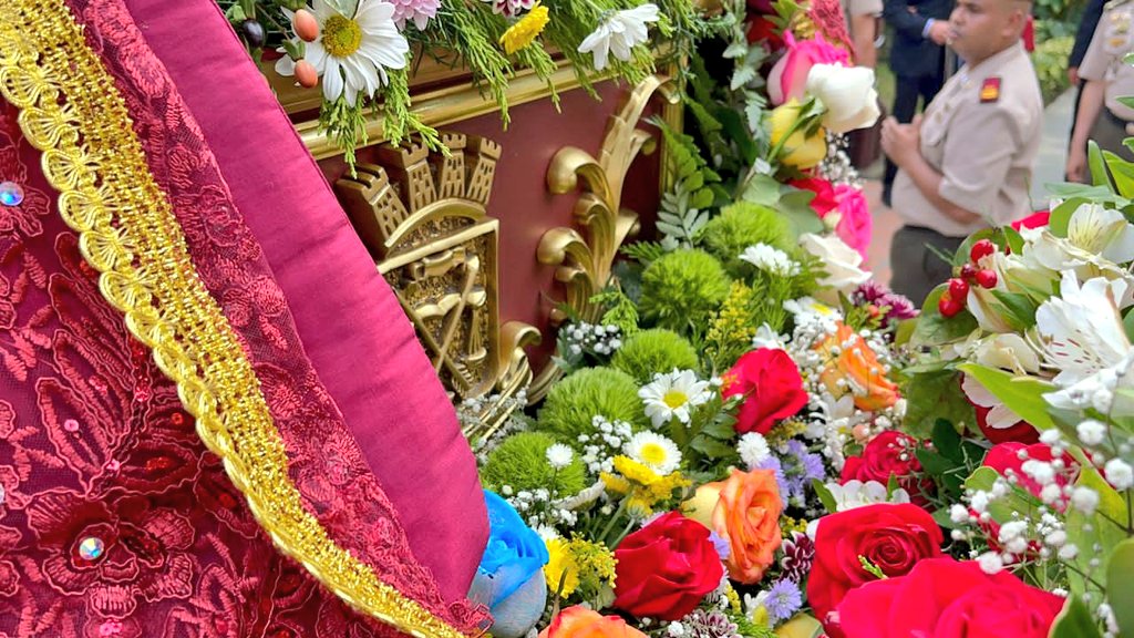 PromCarabobo's tweet photo. #30Oct🗓️#PROMCarabobo🇻🇪🚩¡Virgen Morena, Patrona de nuestra GNB! Nos rendimos a tus pies con espiritualidad y alegría, para celebrar el encuentro con tu pueblo, hermoso momento donde renovamos nuestro compromiso de fe y agradecimiento🙏
#PasiónYEsfuerzo
@ElioEstrada18 https://t.co/Q2kr2T69bc