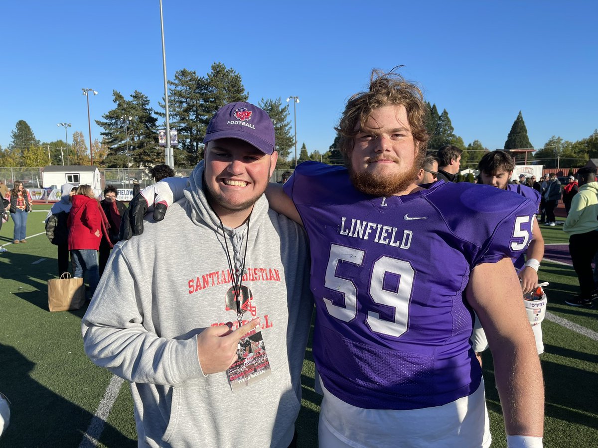 Had a great game day visit @LinfieldFB. Thank you @CoachSmithCats @coachbelliott and @CoachHeck55. I appreciate the warm welcome @coachTFendall and the tour @CoachLyons6. Enjoyed talking with @alec_prevett about playing against each other last year & the Wildcats win!