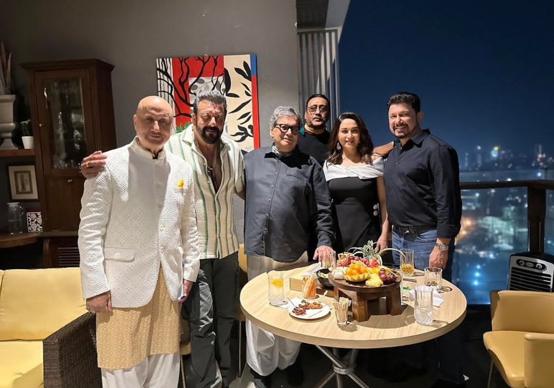 CelebrityGlamo1's tweet photo. Khalnayak movie team reunion 😍😍 #khalnayak #sanjaydutt #madhuridixitnene #subhasghai #anupamkher #jackyshroff #sriramnene https://t.co/Sk2eOenSXU