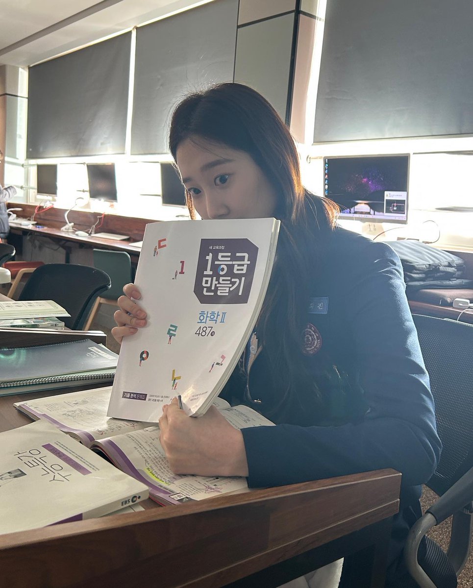 seooeun's tweet photo. https://t.co/0MbJs6F7TF