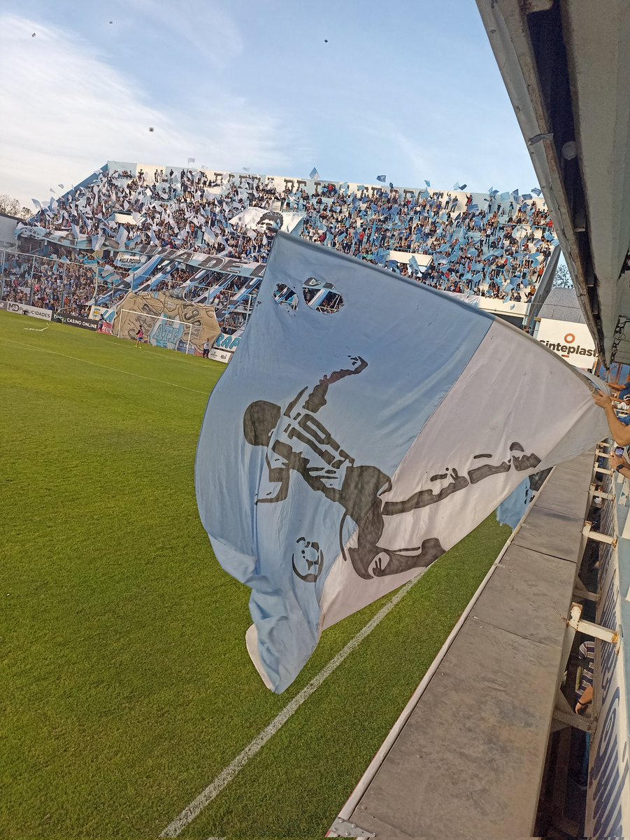 Feliz navidad a todos. Diego es él y del pueblo... Pobre del que no quiera disfrutarlo.