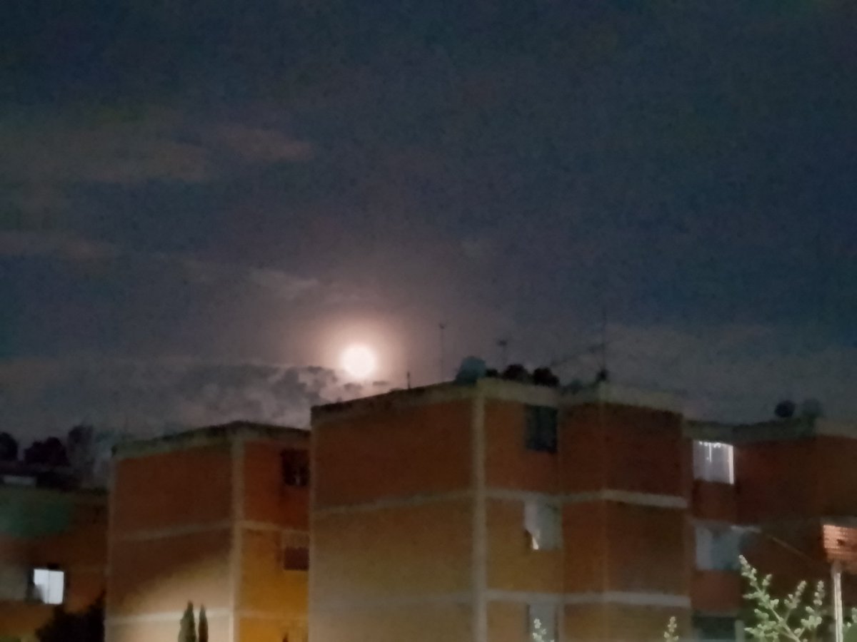 andruzz_mar's tweet photo. Aquella vez la Luna se veía roja ❤️ https://t.co/45SP0V7dlW