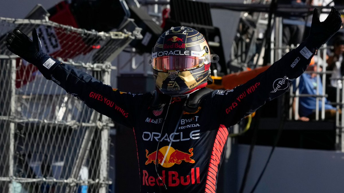 F1GuyDan's tweet photo. Max Verstappen has a bigger lead over second place in the driver's championship than second has over last place. 

Gap between Max &amp; Sergio Perez: 251 points

Gap between Checo &amp; Nyck De Vries: 240 points

That is complete annihilation. I've never seen anything like that. https://t.co/EYIOQVwdwd