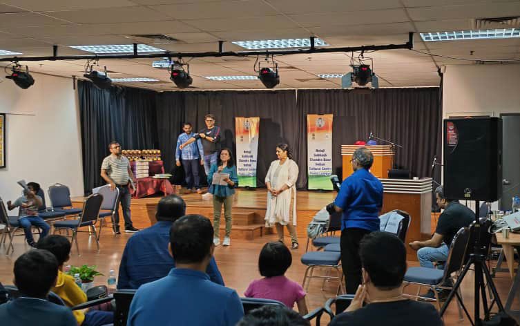 @hcikl as part of #HindiDiwas 2023 celebrations supported @bharatclub_kl’s children quiz, held at @ICCR_KL NSCBICC! 

Students and Hindi language enthusiasts actively participated in #HindiDiwas celebrations and answered questions on Hindi language! 

#HindiDiwas
@iccr_hq