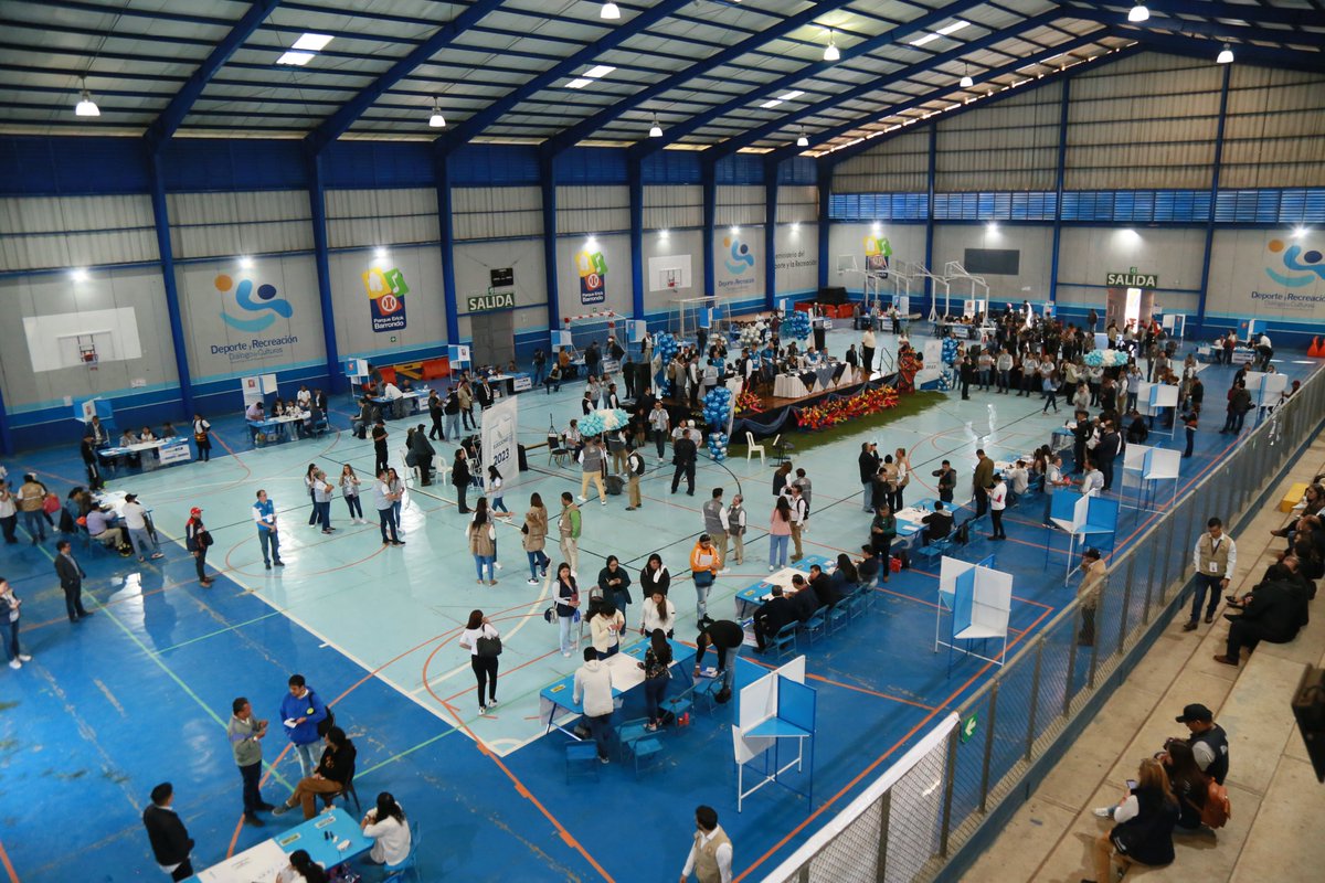 JEDCGuate's tweet photo. En el Polideportivo del Parque Erick Barrondo, se tuvo un alto porcentaje de participación ciudadana. Además, se realizó el acto protocolario de la inauguración de la Segunda elección y Acto de Primer Votante.
#EleccionesGT2023 https://t.co/AzYJ8mDU0n