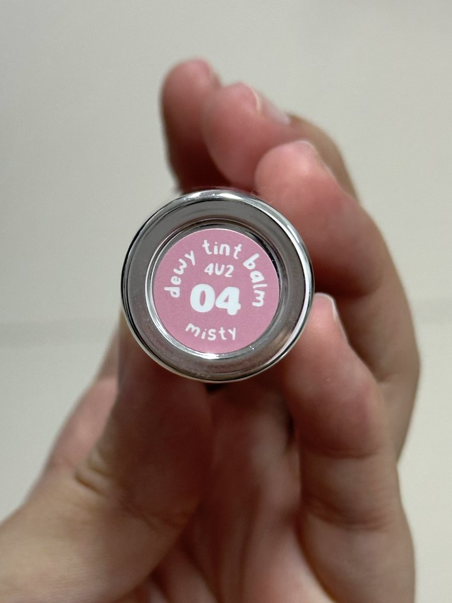 jkismine97's tweet photo. ส่งต่อ ลิปบาล์ม 4U2 dewy tint balm ตัวใหม่ สี04 misty 160 รวมส่งค่ะ (ลองสีไป1ครั้งไม่โดนปาก) ซื้อจากบิวเทรียม #ส่งต่อคสอ #ส่งต่อเครื่องสําอาง #ส่งต่อสกินเเคร์ #ส่งต่อเสื้อผ้า https://t.co/eIeLAmmpVi