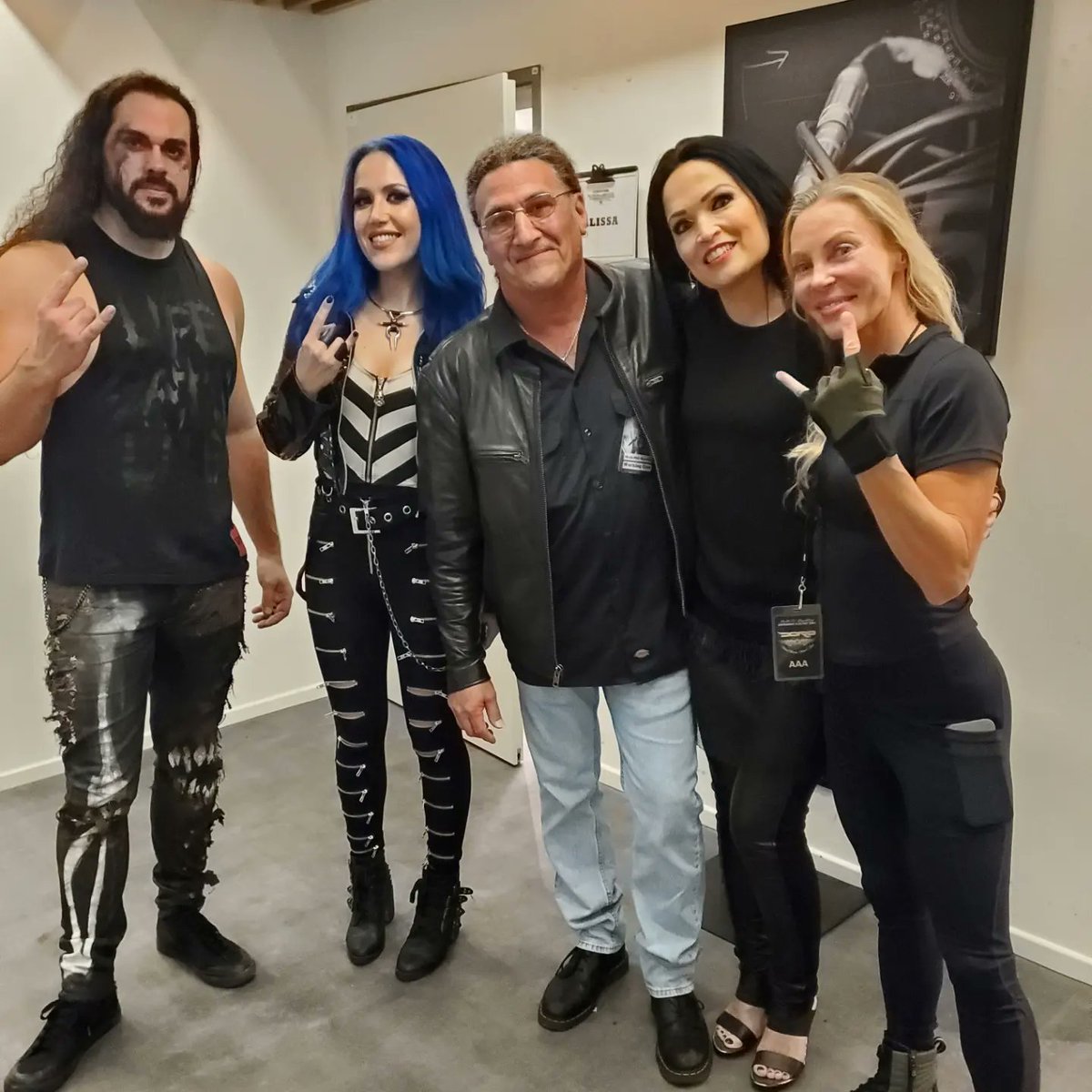 Great to see Stephan, Angela, Tarja and Alissa backstage at Doro's 40th Anniversary show in Dusseldorf, Germany. Full story and photos coming in Metal Contraband in 2 weeks. @DoroOfficial @AWhiteGluz @tarjaofficial