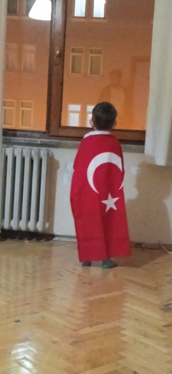 akkadin_daday's tweet photo. Her yer kırmızı beyaz...🇹🇷

#YerGökBayrakOldu https://t.co/cwCmZ0kFnZ