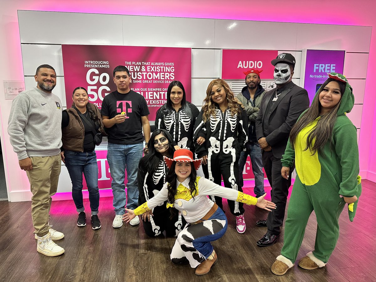 .<a href="/Retrorv2345/">Ramon V</a> @masazucar14 and The Powerhouse Heg Halloween 🎃 #SundayMeeting! Closing out October strong and starting November even stronger! #BayArea