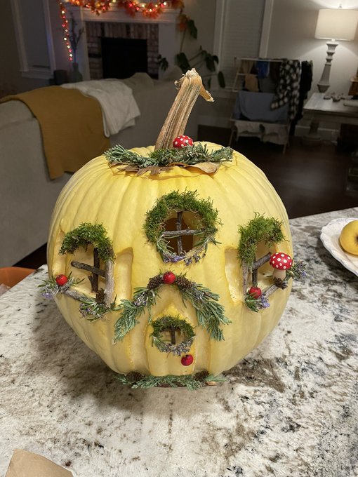 Look how cute my fairy pumpkin house is!!! 🥰🍄🎃🧚🏻&zwj;♂️ https://t.co/BJ62sv1a8p<a href="/tag/sigurros"class="tags"><span>#sigurros</span></a>