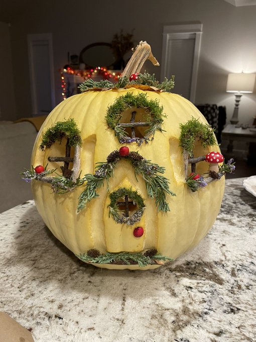 Look how cute my fairy pumpkin house is!!! 🥰🍄🎃🧚🏻&zwj;♂️ https://t.co/BJ62sv1a8p<a href="/tag/sigurros"class="tags"><span>#sigurros</span></a>