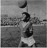 Pelusa10Eterno's tweet image. No me salvó la vida como a muchos. No me ayudó económicamente como a tantos. No lo conocí personalmente. Nunca tendré una foto con él. 

Simplemente hizo que mi existencia sea mucho más feliz de lo que hubiera sido sin la suya.

Feliz Cumple, Diego. Gracias.