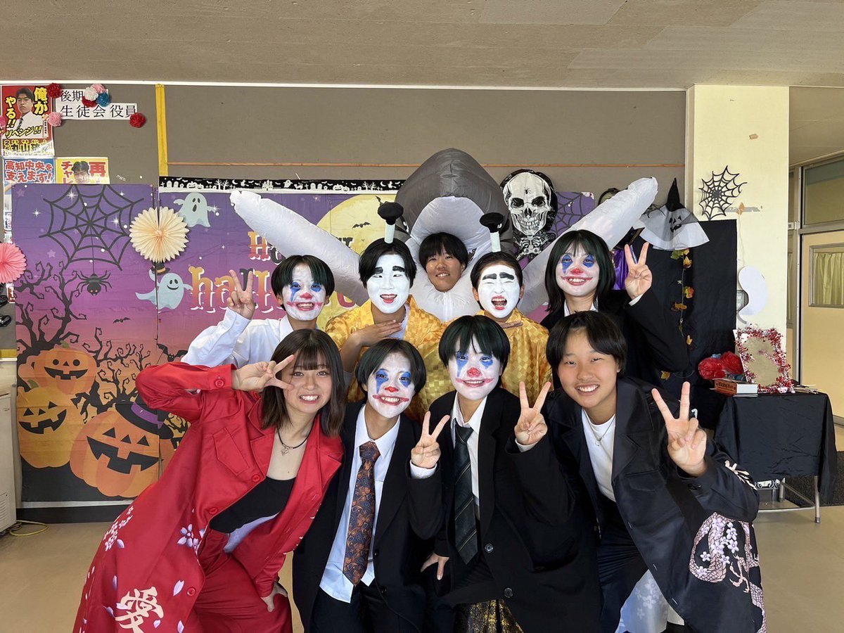 chuo_girisbbc's tweet photo. 【ハロウィン🎃】
毎年、高知中央高校では学校行事としてハロウィンで仮装をしています。
何事にも全力で取り組む女子硬式野球部です^_^ https://t.co/ksI82qfoUc