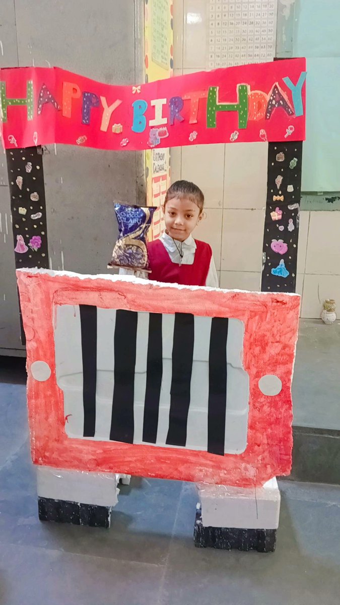 HeenaGoel12's tweet photo. HAPPY BIRTHDAY TO A STAR STUDENT ⭐👩‍🎓 under #happinessclass
We are so happy to celebrate your big today today 😍
@AtishiAAP @dilli_shiksha
@karshan01 @DSTF_2020  @Dir_Education https://t.co/Tkpm2pHlp4