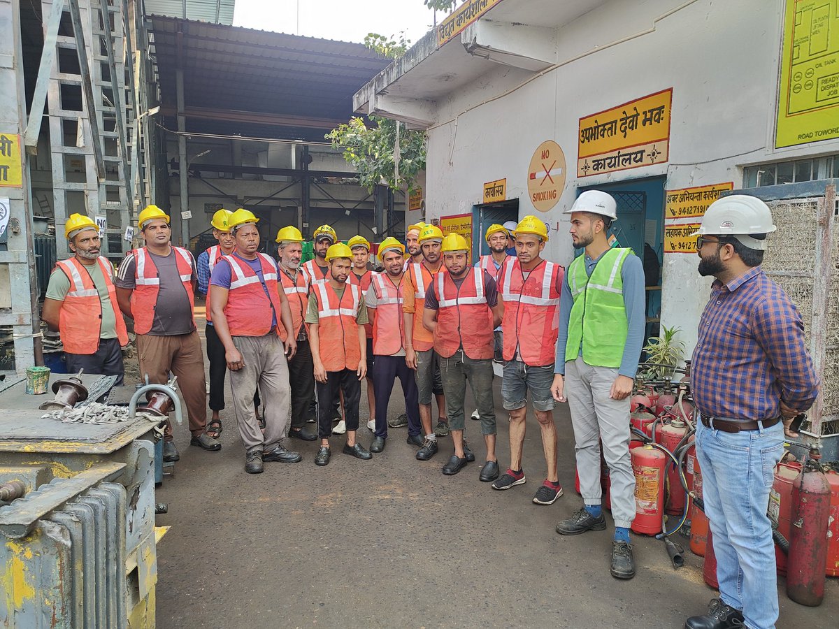All safety measures are being followed by Workers and staff of Sarsaul workshop to prevent any accident......
<a href="/Sanju_uppcl/">A.E.(W/S)ALIGARH</a> <a href="/Je_ws_sarsol/">ravi kumar</a>
<a href="/EwdEe58123/">EE EWD ALIGARH</a> <a href="/raviagarwal68/">Ravi Kumar Agarwal</a>
<a href="/MDDVVNL/">MD DVVNL AGRA</a>  <a href="/UPPCLLKO/">UPPCL</a> <a href="/UppclChairman/">CMD UPPCL</a> <a href="/aksharmaBharat/">A K Sharma</a> <a href="/dvvnlhq/">Dakshinanchal Vidyut Vitran Nigam Limited</a> <a href="/dvvnlaligarh/">DVVNL ALIGARH</a> @DvvnlWorkshop