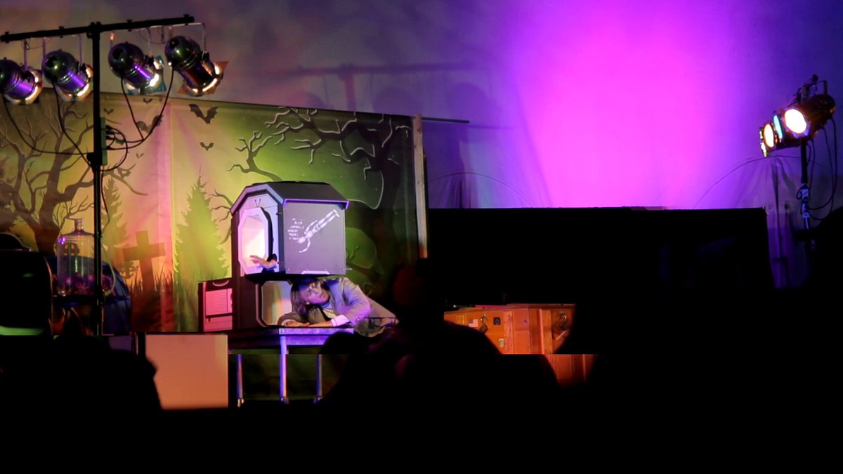 EricAdamHovis's tweet image. More images from the excellent #MagicManRusty Ammerman's Dimension of Illusion magic show at #ConnerPrairie's Headless Horseman Festival 2023, (October 29th, 2023):