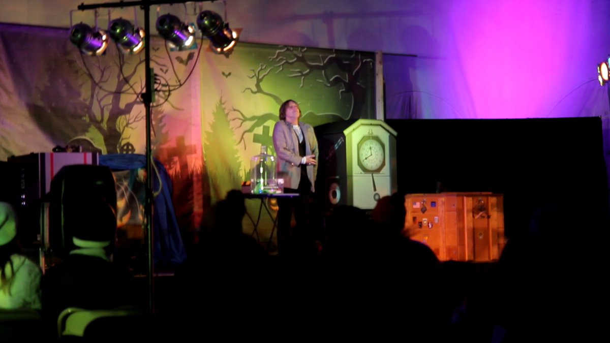 EricAdamHovis's tweet image. More images from the excellent #MagicManRusty Ammerman's Dimension of Illusion magic show at #ConnerPrairie's Headless Horseman Festival 2023, (October 29th, 2023):