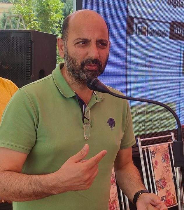 BhartiRohin's tweet photo. DC sir Ramban has been a shining example of integrity, transparency, and a people-friendly approach in their role. Their relentless efforts to engage with the community, address concerns, and uphold the highest ethical standards have left an indelible mark on our district🙏 https://t.co/IZ2rIZr8Gn