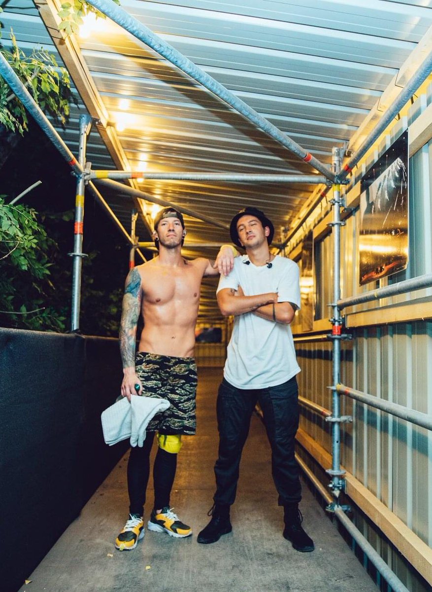 addictionpilots's tweet photo. ✨ twenty one pilots ✨ https://t.co/WM0tmMoQkY