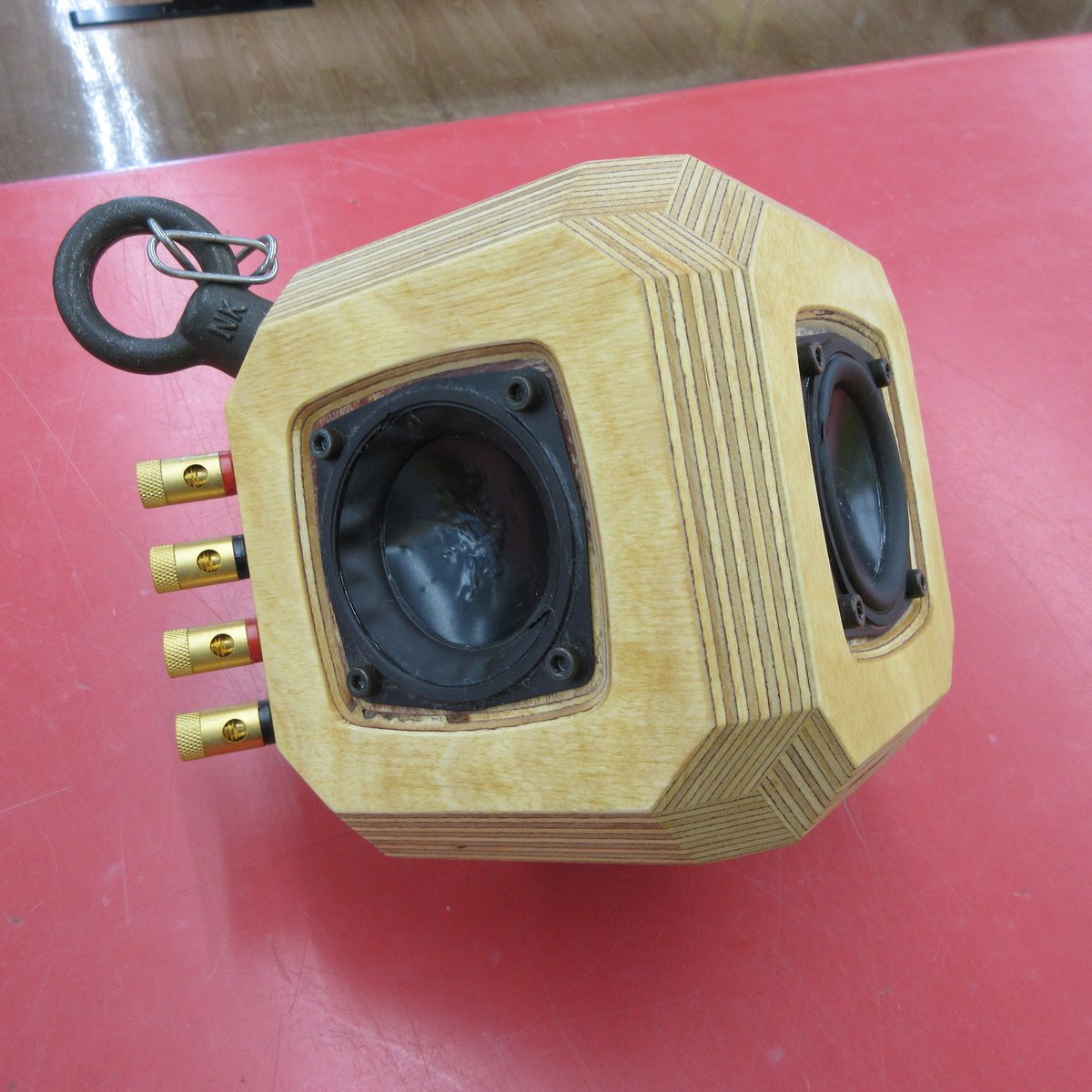 ho21043's tweet image. 入荷情報!! ナニコレ!!!!
TAHUCHI LIGHT ハンギングモデル・ステレオ
360度に音が広がる全方位型スピーカーのハンギング（天井吊り）モデル。此方の商品は入荷時にユニットに劣化がありJUNK品での販売となります。
#TAGUCHI #スピーカー #ナニコレ #全方位型スピーカー