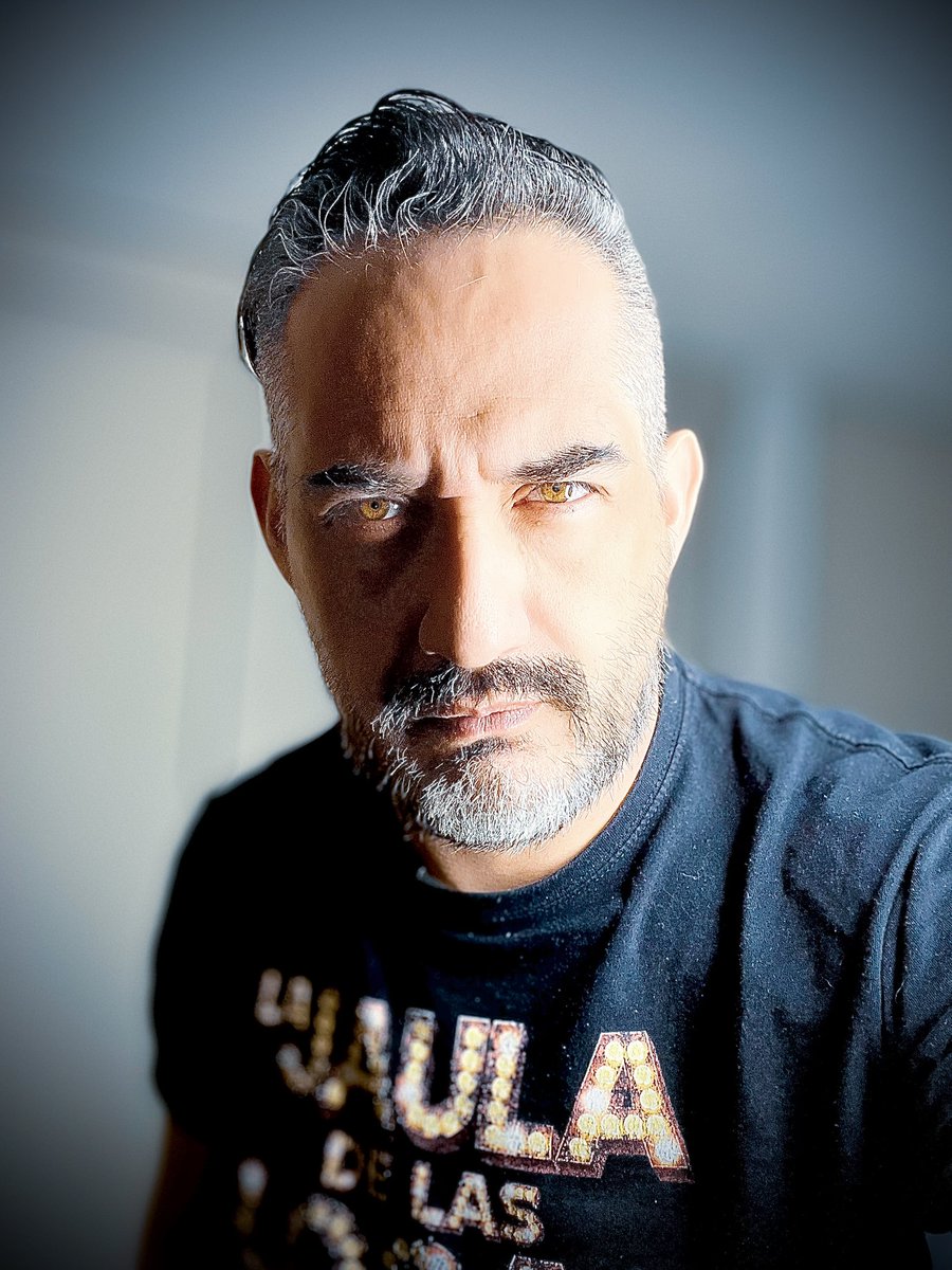 carlospulido_mx's tweet photo. Octubre 28, 2023. #yo #me #selfie #greeneyes #49yo #grayhair #anxiety #depression #beard #MentalHealthMatters https://t.co/gj2aMkmUyg