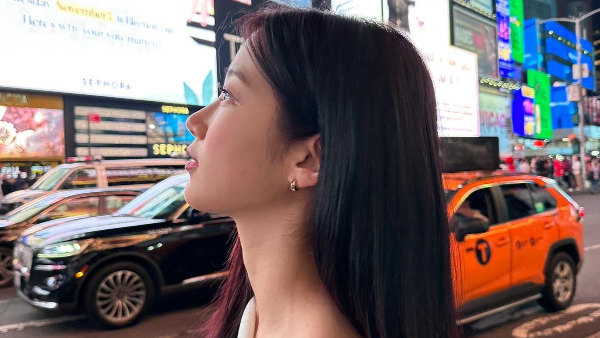 KZHLOOKS's tweet photo. new york city with kazuha https://t.co/P3PE0R7Q6d