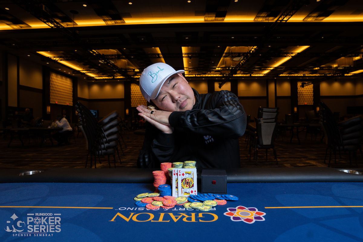 GratonPoker's tweet image. John Koo bookends our 21-tournament @RGPokerSeries, winning Event 1 and also Event 21.

To put a wrap on the series, Koo goes @StephenCurry30 and says Night, Night, RunGood Graton Poker Series

bit.ly/3saJsws