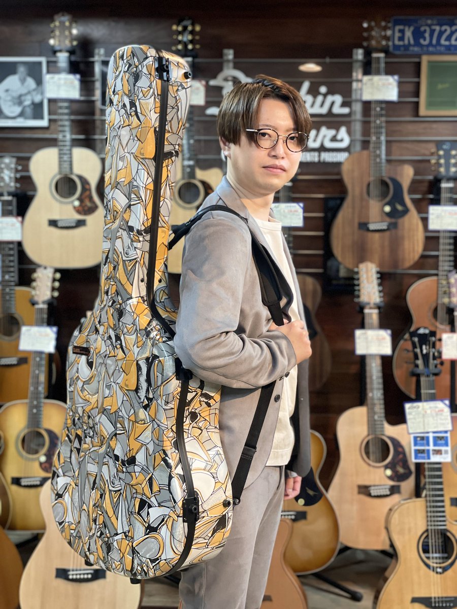 dolphingt's tweet photo. 【大阪店】矢後憲太さん、bam case -CUBE-をゲットしていただきました✨
めっちゃ似合ってる!
これはもう必然か。
#矢後憲太 #kentayago #bam #bamcase #cubism #pablopicasso #picasso #georgebraque #braque #ピカソ #acoustic #acousticguitar #case #ギターケース https://t.co/HRhnMXkz1H