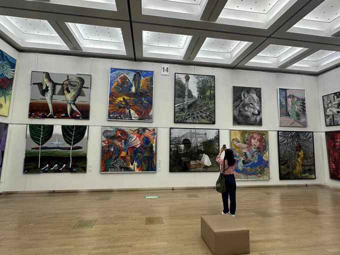友人の絵がある展覧会来て教養アピール🤓アナログ絵描きさんたちゴイスー 