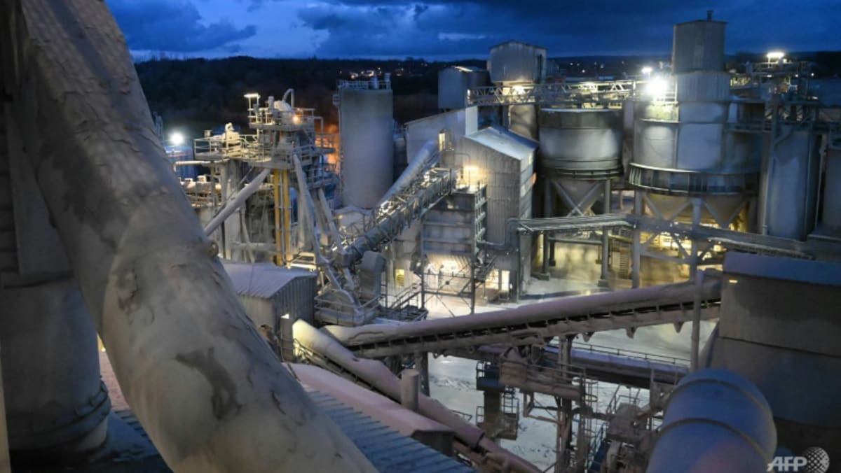ChannelNewsAsia's tweet photo. Heavy industry turns to carbon capture to clean up its act https://t.co/cL07pQubna https://t.co/FVIVaXE7ru