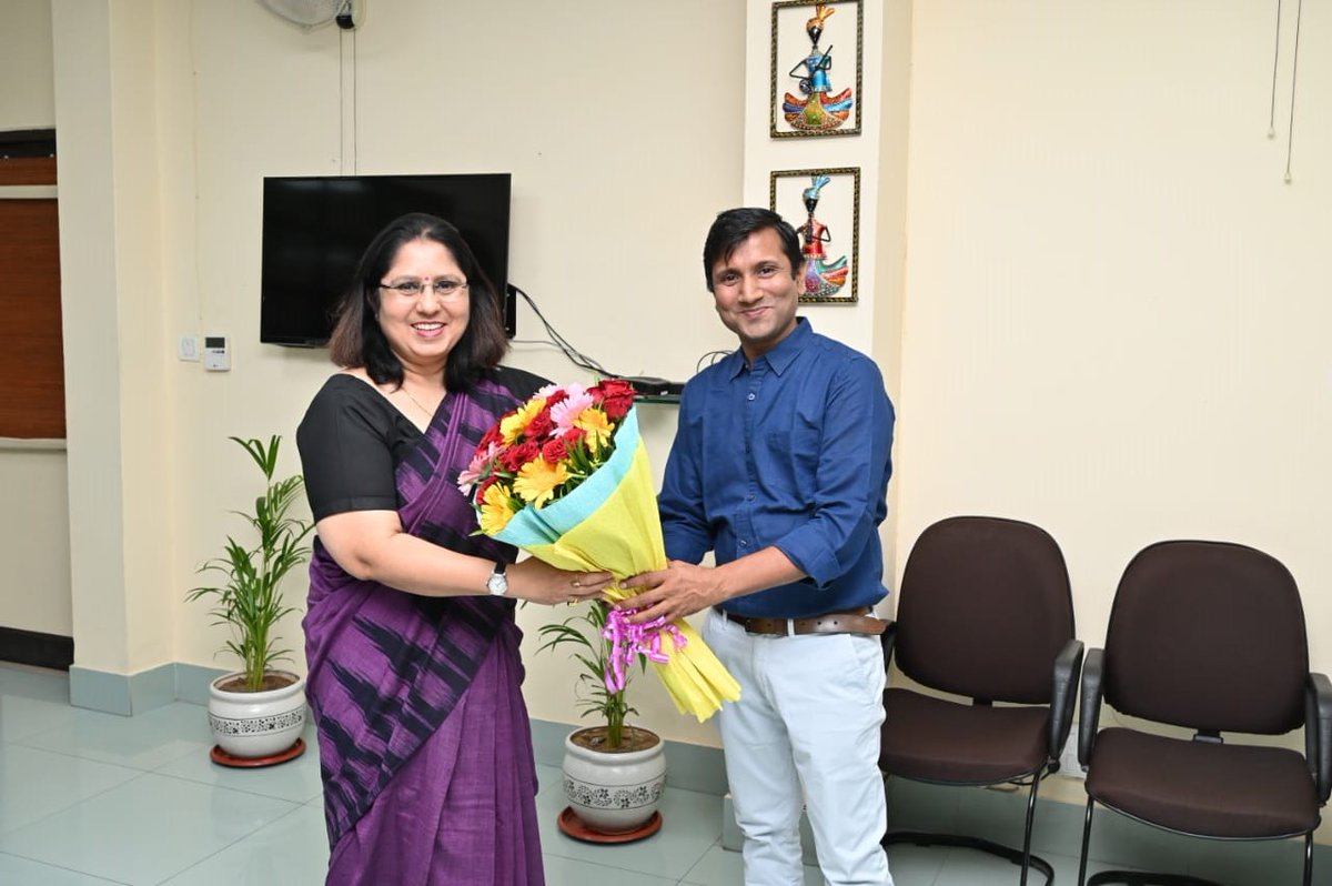 AlumniNluj's tweet photo. On 28.10.2023, @ShohitChaudhry, President, @ketanpaul, Secretary, Mr. Akash Singhvi and @opArvind Mr. Arvind Waghela, Members of our Executive Committee visited @NluJodhpur36662 to welcome @harpreetkaurnlu Prof. (Dr.) Harpreet Kaur, the new Vice Chancellor.

1/3 https://t.co/RspjHh3b6R