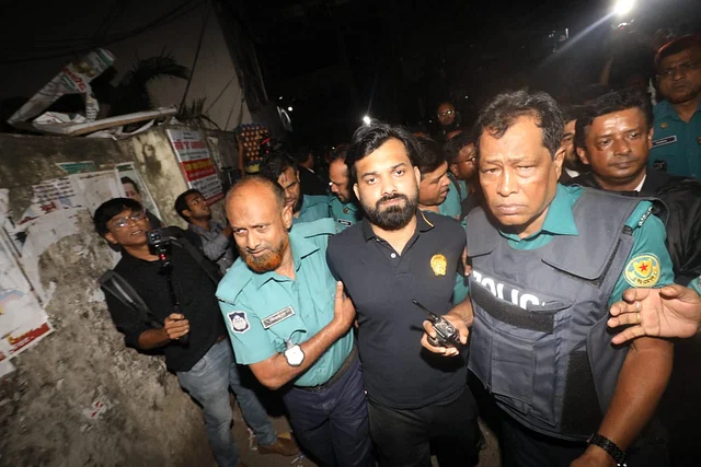 RifatAlam007's tweet photo. Police brutality with families of politicians-
1) After the BNP rally on 28th october, the police raided @ishraqueBD's house in #Gulshan. They entered #Ishraq's house and searched every room. At that time, not finding Ishraq, his younger brother #Ishfaq and the driver were detained without a warrant at 12:30 PM. And the court granted a five-day remand for interrogation in a false case. It should be noted that Ishrak and Ishfaq are the son of late @bdbnp78 leader, former mayor, minister, freedom fighter Sadek Hossain Khoka.

2) On October 28 around 11:30 PM, a team of 20 to 25 @bd_police men raided the house of #BNP leader Ikram Ali at Chandhat Dahisara village in Faridpur and searched various rooms of his house. At that time they did not find Ikram Ali and treated his wife very badly. And in one stage of intimidation, Ikram Ali's wife Anjuara Lippi fell ill and died on the spot.

3) BNP vice chairman Abdul Awal Mintoo's youngest son and @awal_tabith brother Tazwar M Awal was arrested without a warrant after 12:00 pm on Saturday, October 28. Later, the police released him on Sunday morning.

#HasinasDayofViolence #HasinaChoseViolence #StepDownHasina #BdPoliceBrutality #HumanRights