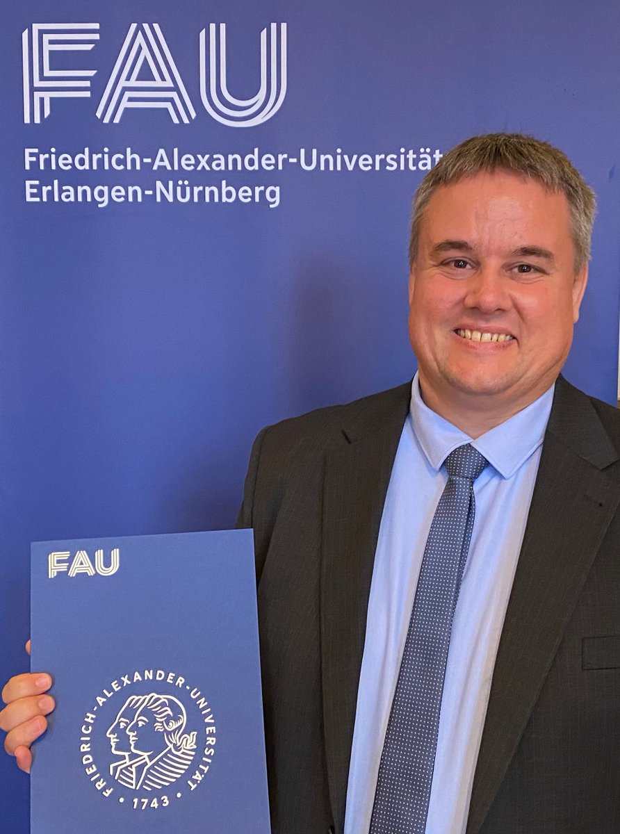 Please join us in congratulating our new #FAUprof Peter Uhrig. Peter's research focuses on cognitive linguistics, especially construction grammar, collo-phenomena, computational and corpus linguistics, Big Data, and lexicography. @UniFAU #FAUwelcome