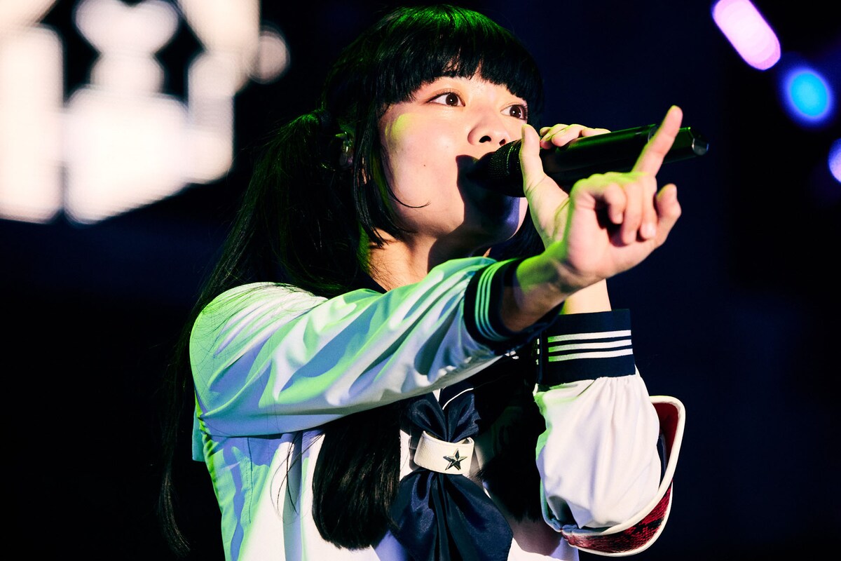 natalie_mu's tweet photo. 【ライブレポート】新しい学校のリーダーズ初アリーナワンマン「オトナブルー」に観客熱狂、H ZETT Mとコラボも（写真19枚）
https://t.co/D5HxQxvhcC

#新しい学校のリーダーズ #hzettm https://t.co/vKnLBlkplu