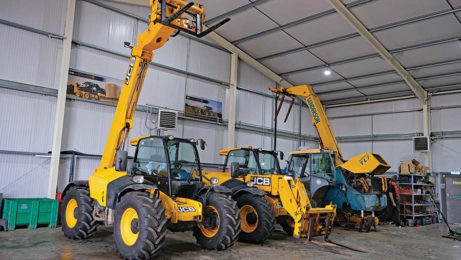 Farmers Weekly (@farmersweekly) on Twitter photo 💡 After noticing the lack of presentable second-hand Loadalls on the market, <a href="/JCBagriculture/">JCB Agriculture</a> specialists Ed and James decided to do something about it.
READ MORE: fwi.co.uk/machinery/tele… 💡 After noticing the lack of presentable second-hand Loadalls on the market, <a href="/JCBagriculture/">JCB Agriculture</a> specialists Ed and James decided to do something about it.
READ MORE: fwi.co.uk/machinery/tele…