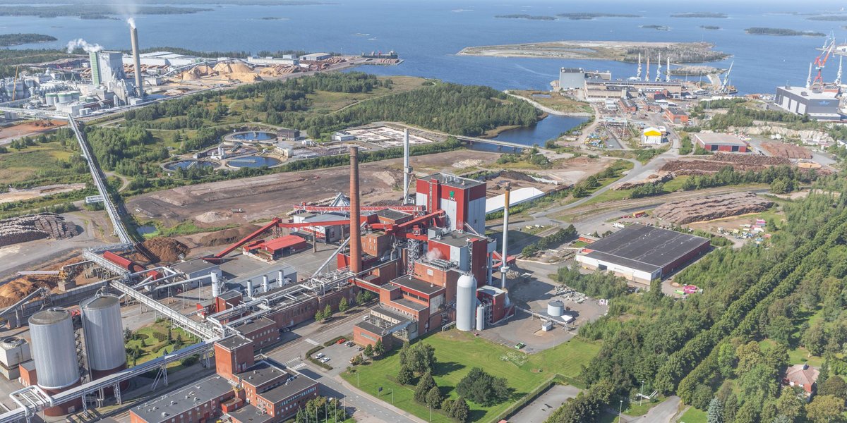 Maarakentamisessa maaperää lujittavasta sementistä korvataan yli 50 % Rauman Biovoiman voimalaitoksen tuhkalla Sampaanalanlahdella Raumalla. Hankkeessa CO2-päästöt pienenevät, ja vähemmän sementtiä tarkoittaa #energiansäästö’ä. pohjolanvoima.fi/rauman-biovoim… #pohjolanvoima #kiertotalous