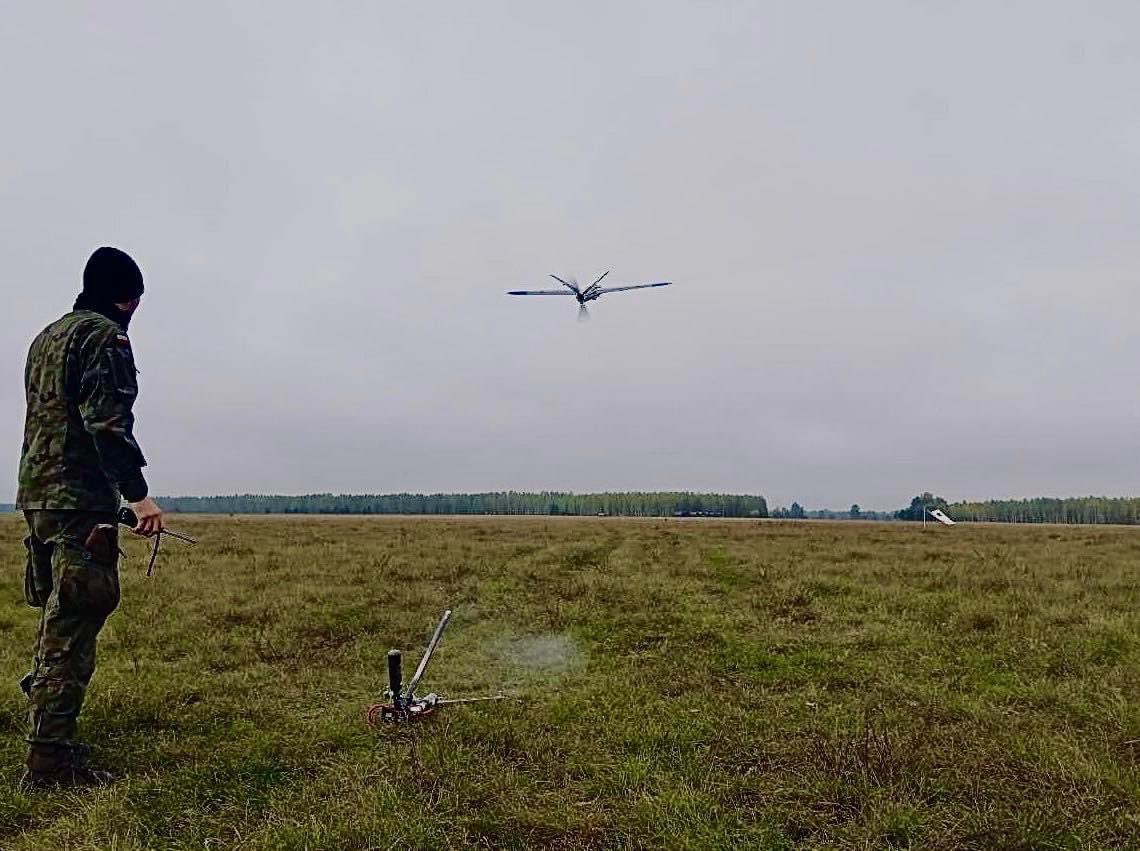 GSzmeling's tweet image. Żołnierze #12BZ, #7BOW i #6BPD, którzy służą w ramach #WZZPodlasie wzięli udział w szkoleniu z zasad działania i sposobów wykorzystania polskiej🇵🇱 amunicji krążącej #WARMATE💥 @WBGroup_PL 

📸 Krzysztof #12BZ