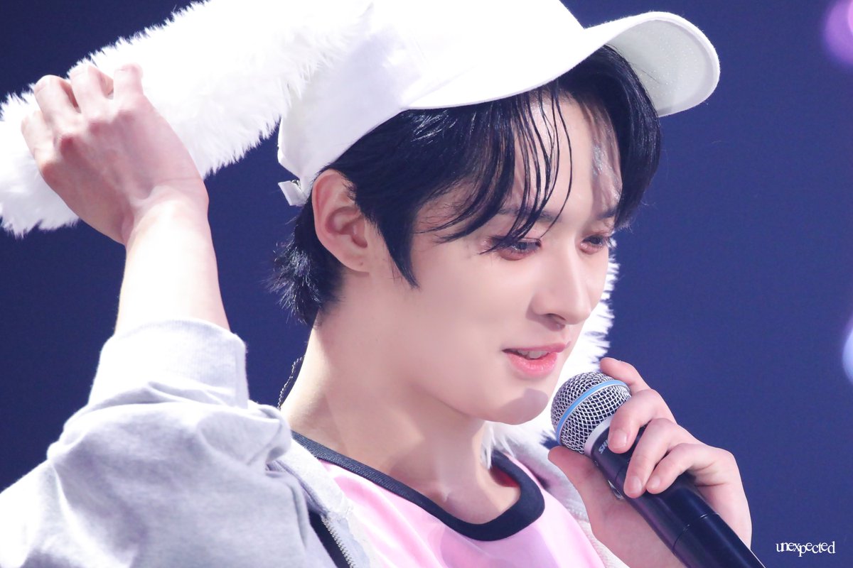 231022 Seoul Special 힘든 월요일 토끼 보고 힘내기🐰 #Straykids #스트레이키즈 #Leeknow #리노