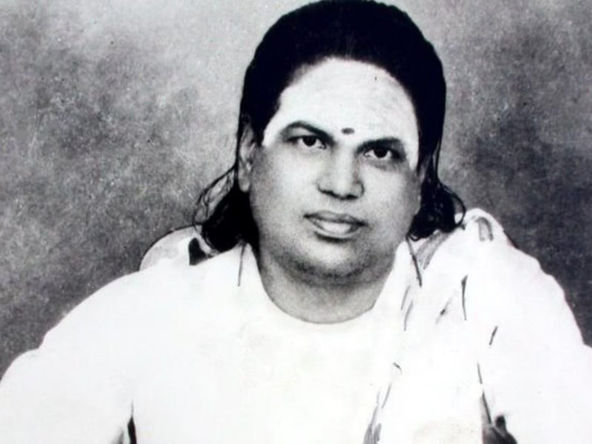 ShefVaidya's tweet photo. We have forgotten our true heroes! 

Today is the birth anniversary of Thiru Pasumpon Muthuramalinga Thevar, freedom fighter, social activist and a great champion of Hindu rights. 

Muthuramalinga Thevar was educated in missionary schools, but he never lost his connect with Dharma. 

A close associate of Netaji Bose, he supported Netaji’s candidature as Congress president in 1939, but due to Gandhi’s blatant favouritism toward Pattabhi Sitaramaiyya Netaji was forced to resign as Congress president despite having won with a huge majority. Muthuramalinga Thevar joined him in starting the Forward Bloc. 

In 1939, Muthuramalinga Thevar actively supported and helped Hindu activist A. Vaidyanathan Iyer enter the Meenakshi temple in Madurai with people from the SC community. 

Thevar considered ‘Nationalism’ and ‘Spirituality’ as his two eyes. “Politics without divinity is a body without soul”, he has said! My tributes to this great soul!