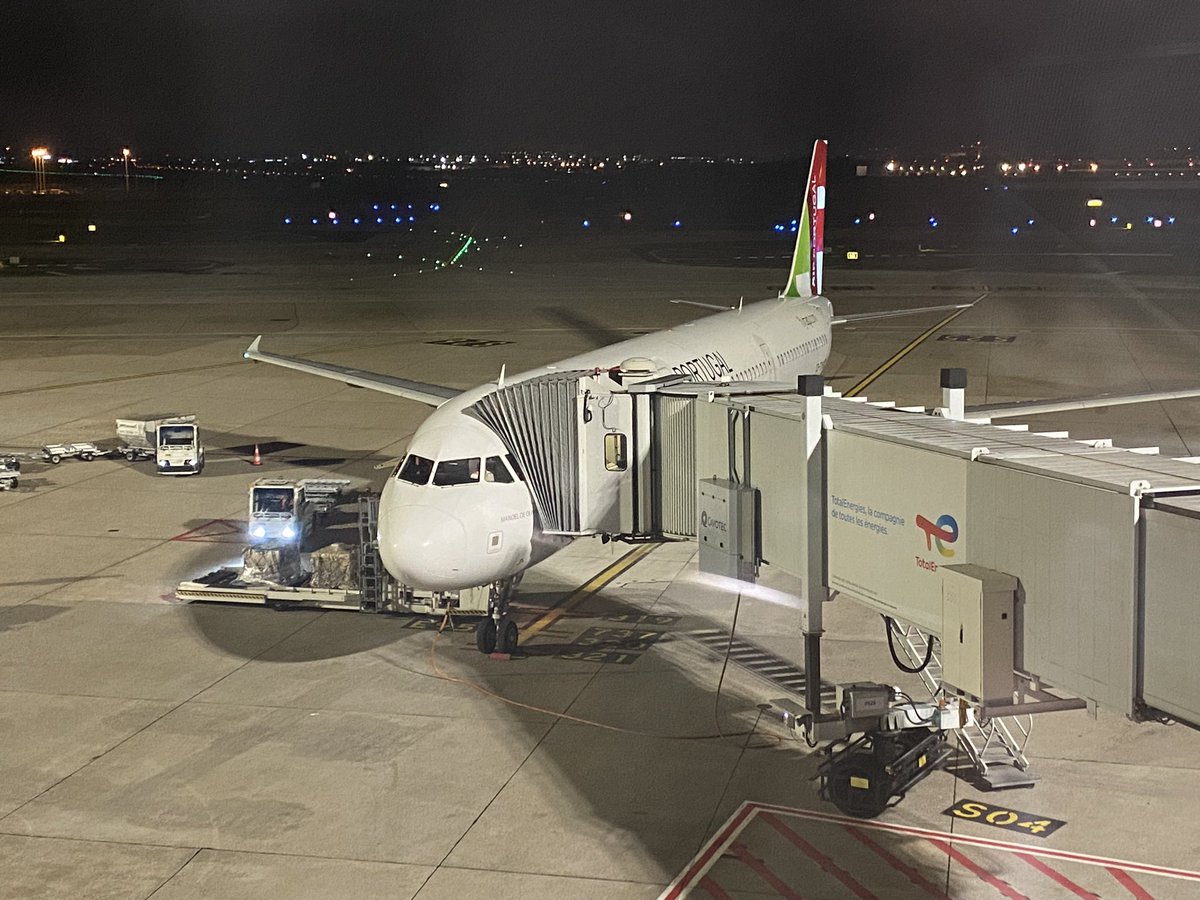 Le vol TP1105 SVQ-LIS en E190 avait 1h25 de retard qui me réduire 3 vols en 2 vols. Pas de domestique entre LIS-OPO, déçu mais surpris d’avoir le choix de 2 repas chauds sur TP438 LIS-ORY en A321 ! <a href="/tapairportugal/">Claim Department Tap Air Portugal</a> doit choisir l’achat par <a href="/AirFranceFR/">Air France FR</a> !