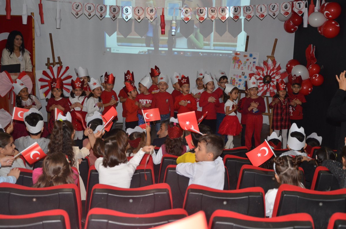 Aydınlık geleceğin teminatı olan çocuklarımızla Cumhuriyetimizin 100. Yılını kutlamanın onuru ve heyecanıyla, 29 Ekim Cumhuriyet Bayramımız Kutlu Olsun.