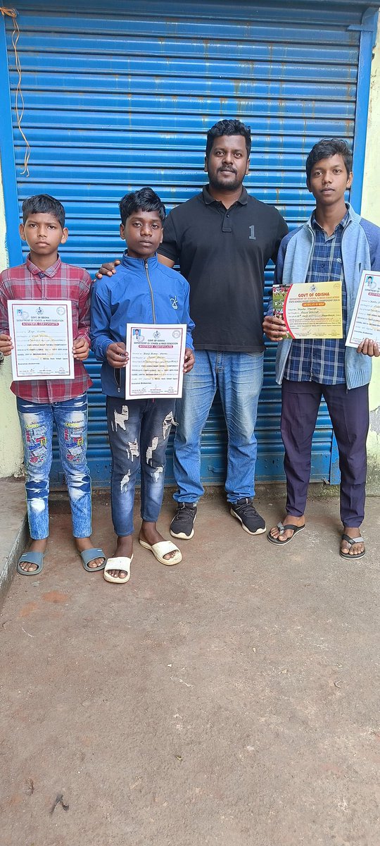 MayurbhanjRugby's tweet photo. Northern #Mayurbhanj Boys and Girls congratulations for securing 🥈position in School level Rugby tournament. Cheer up guys and girls. 2nd position is one step closer to the top. Be positive 👌🏼💪🏼🙌🏼
#rugby #schoolgame @CMO_Odisha @Vkpandianfancl1 https://t.co/BpCkOP1PbT