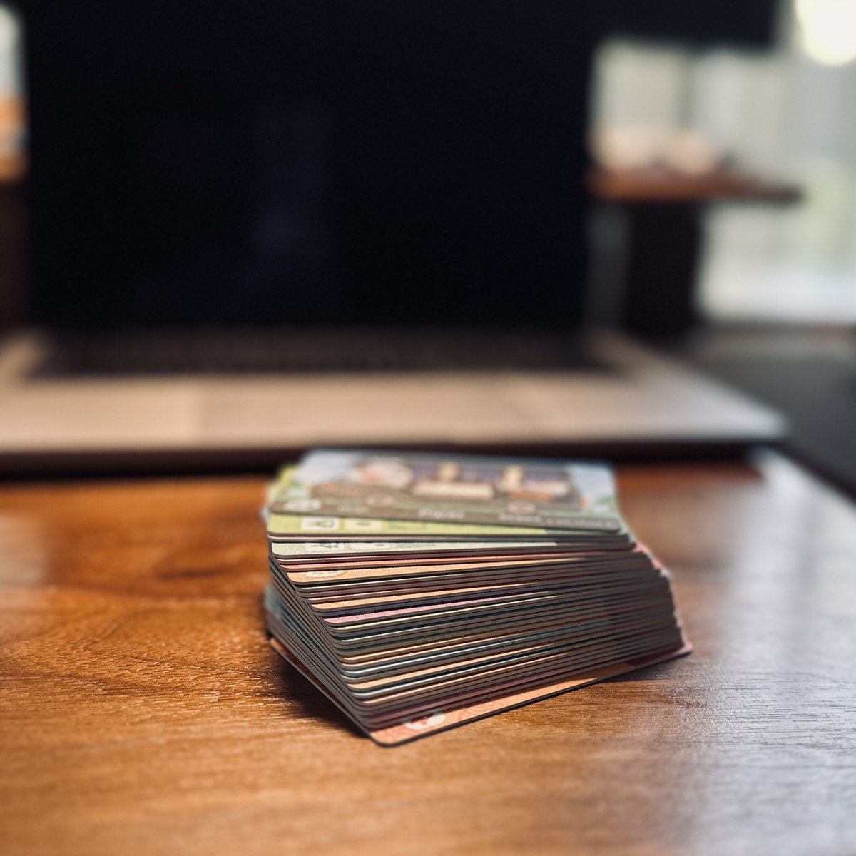 5key's tweet image. 给女儿买了 30 张动森的村民卡，收到快递后惊奇的发现卡的地方顺序和订单里的列表顺序是一样的。老板可以的👍