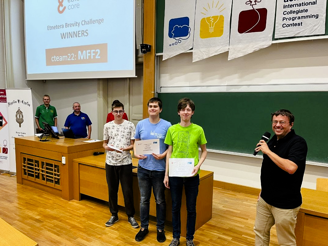 Už tradičně jsme podpořili CTU Open Contest,
kterou pořádá ČVUT😎 Do soutěže se zapojují čeští i slovenští studenti a my jim připravujeme úlohu nazvanou Etnetera Brevity Challenge, za kterou získal speciální cenu vítězný tým MFF UK.
Mrkni na zadání i ty - contest.felk.cvut.cz/23prg/solved/b…