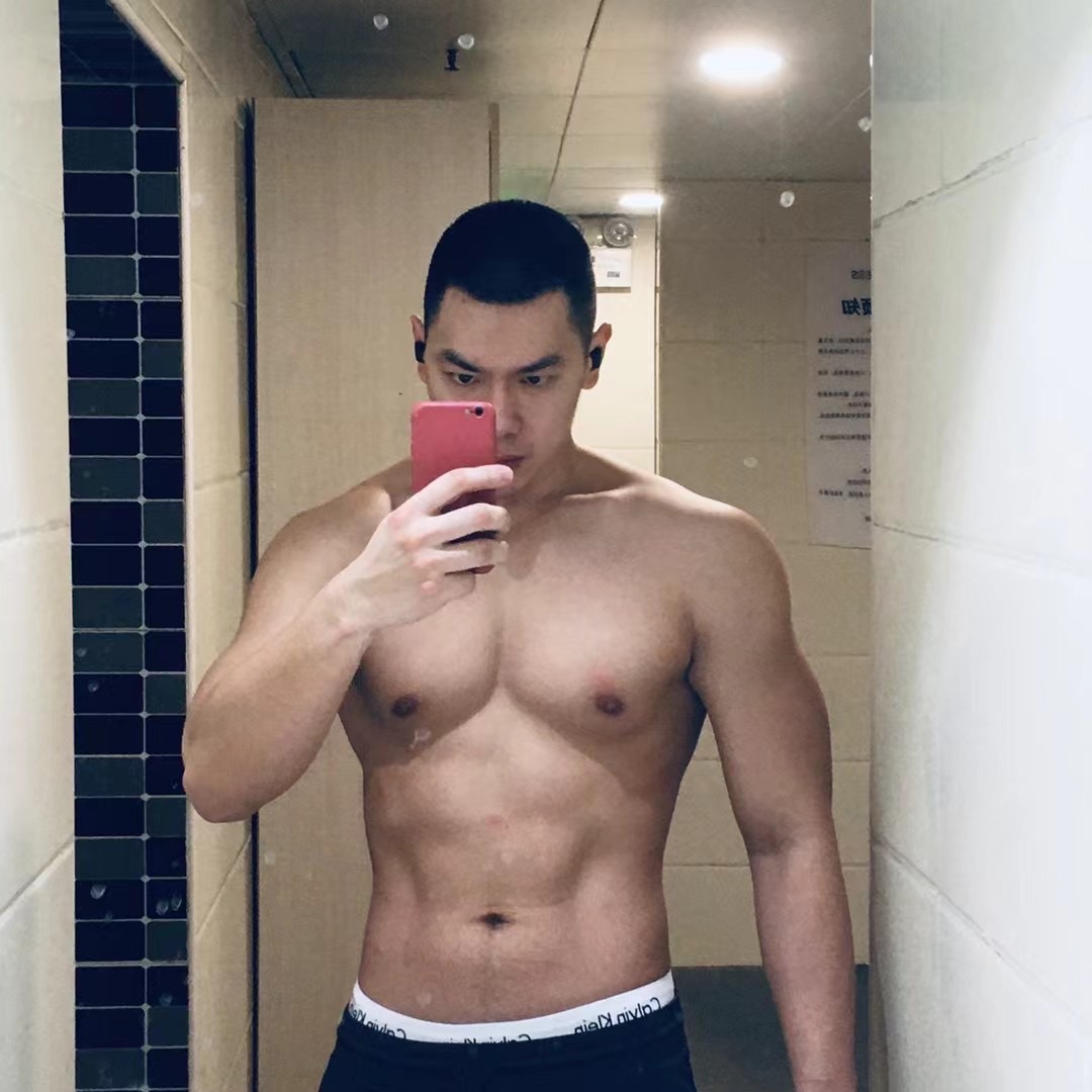 按摩需知
1:微信门槛💰100不退（防止杂七杂八的人查户口）
2:提前一天预约（预约费用💰100会算在按摩的总价里面）
3:确定位置时间按摩 

（价格可以先私信了解然后在➕微信）

v：Yanxue469317（门槛💰100）

技师情况:26/178/80肌学习过专业精油massage，健身教练
地址：北京